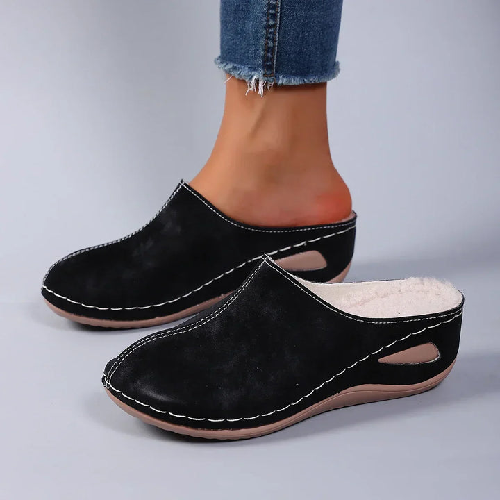 Orthopaedic Slippers with Everyday Comfort and Timeless Home Style