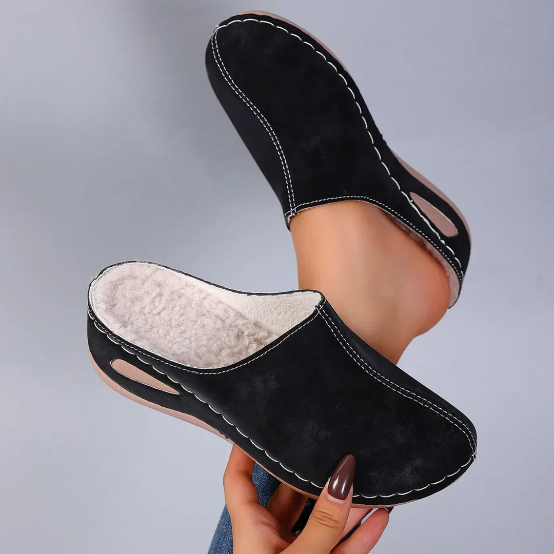 Orthopaedic Slippers with Everyday Comfort and Timeless Home Style